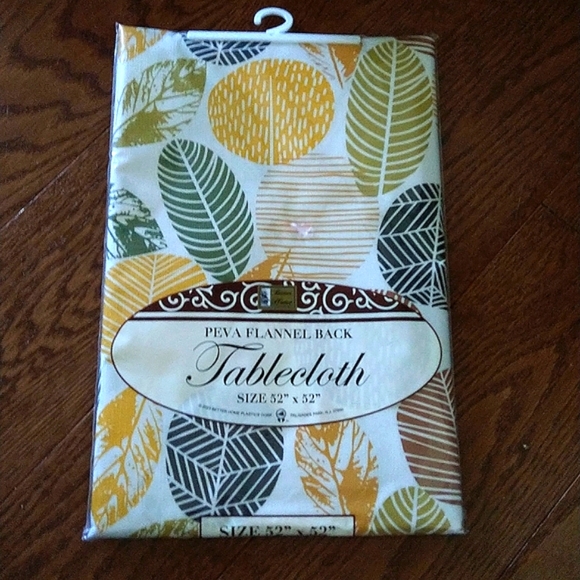 NWT 52" x 52" Autumn tablecloth, fall leaves, Thanksgiving, Earth tones - Picture 1 of 3